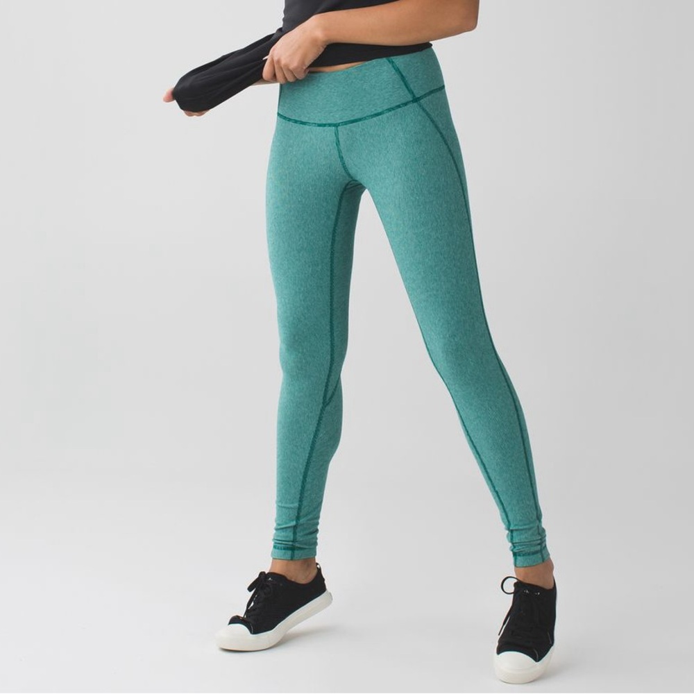 Lululemon Wunder Under Pant (Stripes) *Cotton
Size 4